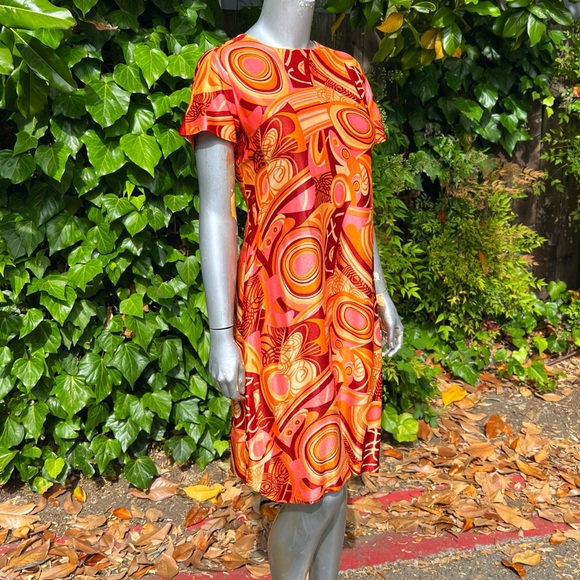 1960s Groovy Psychedelic Print Shift Dress - Picture 2 of 8